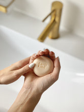 Load image into Gallery viewer, EarthKind Shampoo Bar for dry, coloured or damaged hair